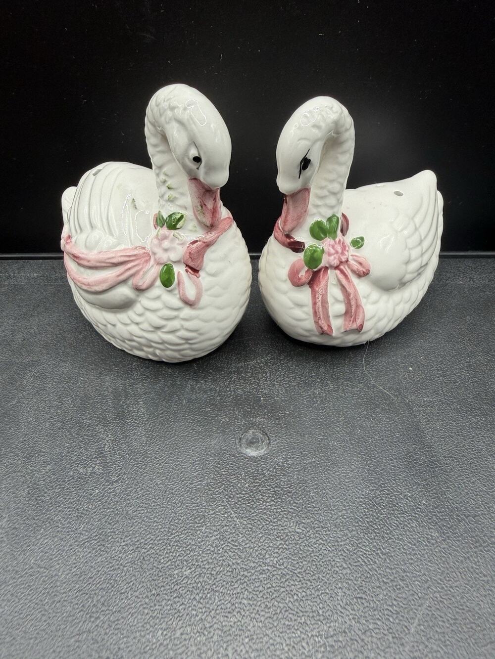 TMD Country Collection 1990 Beautiful Swan Salt & Pepper Shakers